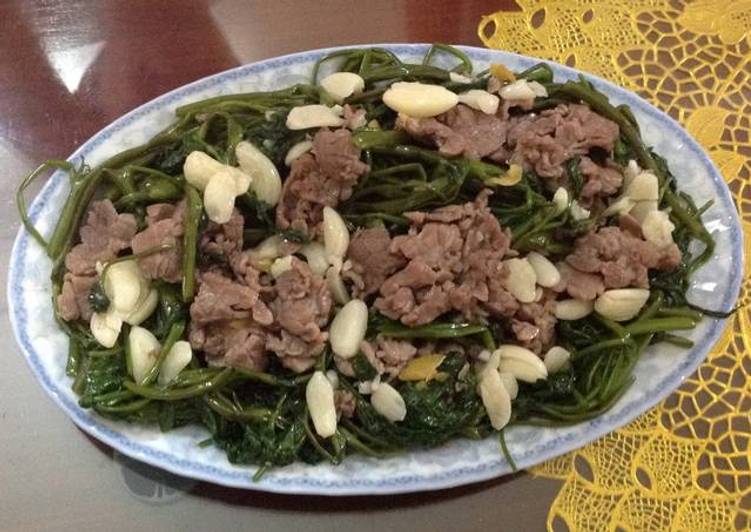 Simple Way to Prepare Homemade Stir-fried Buffalo Meat with Water Spinach