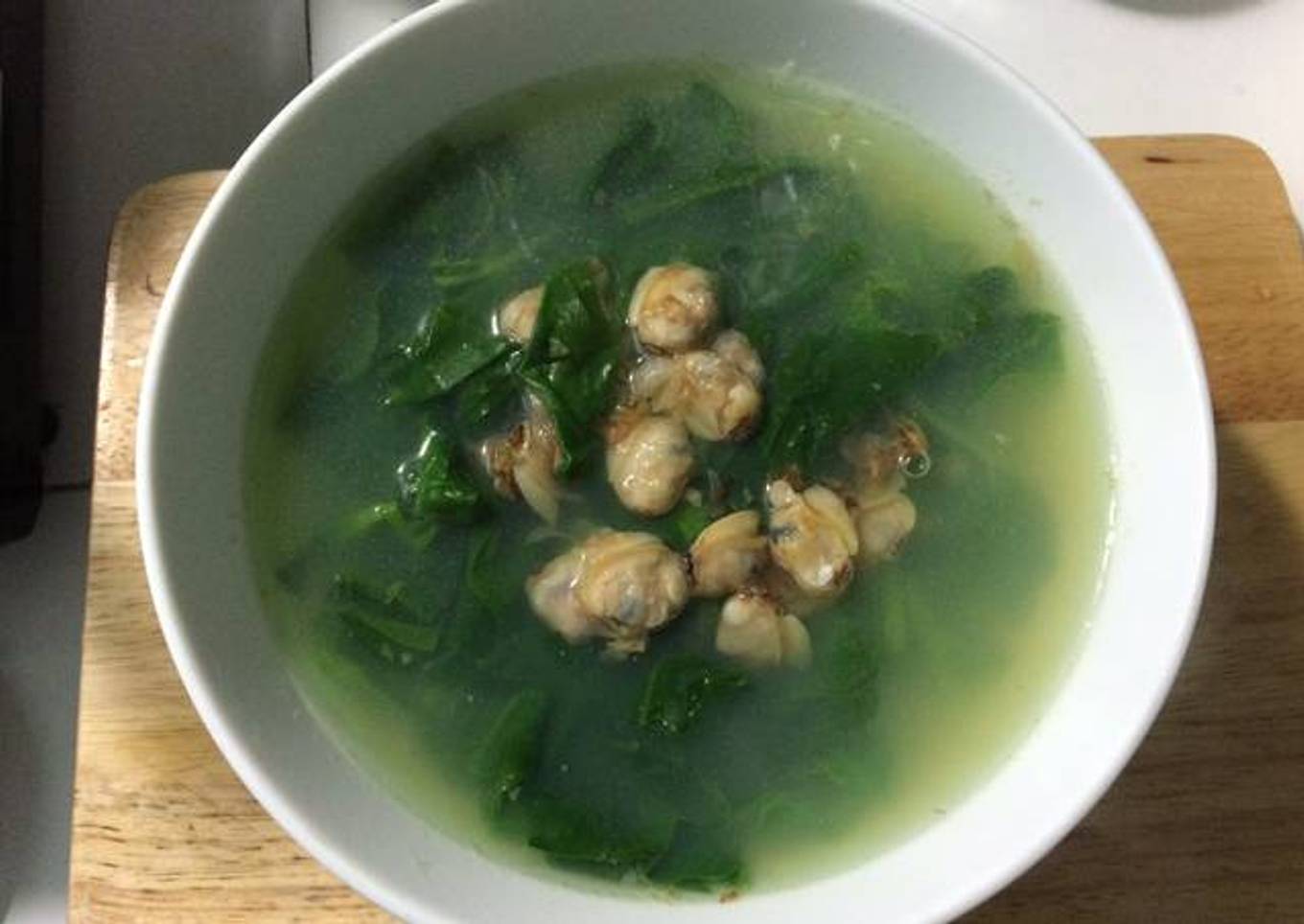 Vietnamese Clam Soup with Spinach 