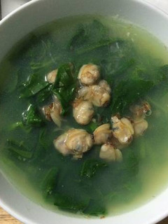 A picture of Vietnamese Clam Soup with Spinach .
