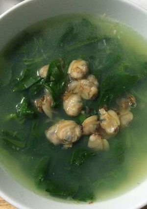 A picture of Vietnamese Clam Soup with Spinach .