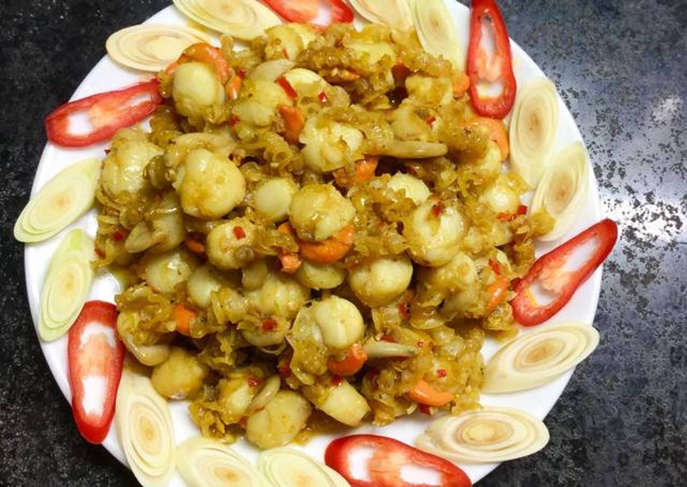 Stir-fried Scallops with Lemongrass and Chili