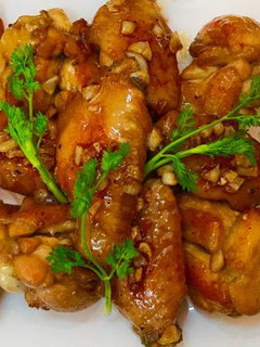 A picture of Fried Chicken Wings with Fish Sauce.