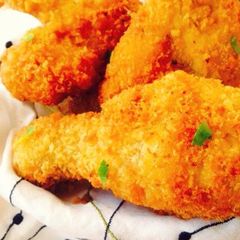 A picture of Crumb-fried Chicken Wings and Drumsticks.
