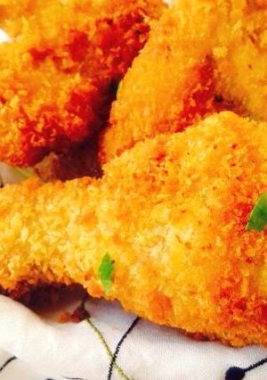 A picture of Crumb-fried Chicken Wings and Drumsticks.