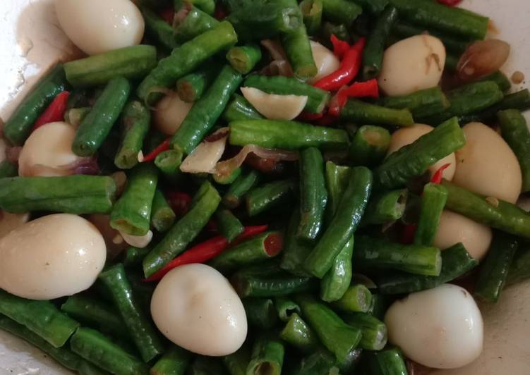 Cara mudah Menyiapkan Oseng kacang panjang telur puyuh, Lezat