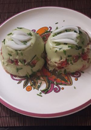 Foto principal de Flan de aguacates y atún