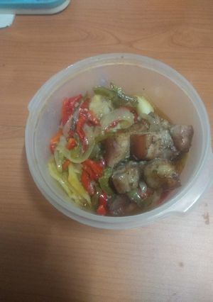 Foto principal de Tupper de costillas adobadas al horno con papas panaderas