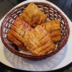 A picture of Dates Mat Samosa.