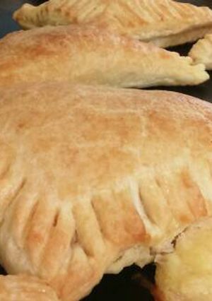 Una foto de Empanada de milhojas con queso😋