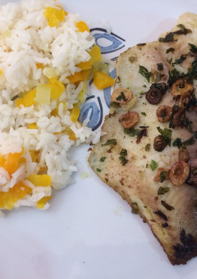 Una foto de Pescado al mojo de ajo