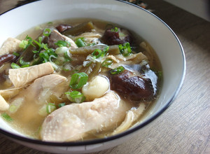 【一鍋到底】剝皮辣椒雞湯 的食譜成品照片