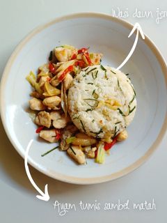 Foto resep Nasi Daun Jeruk dan Ayam Tumis Sambal Matah