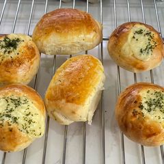 A picture of Garlic Bread Roll & Garlic Cheese Bun.