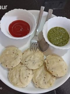 वेजिटेबल सूजी इडली (Vegetable suji idli recipe in hindi) रेसिपी मुख्य फोटो
