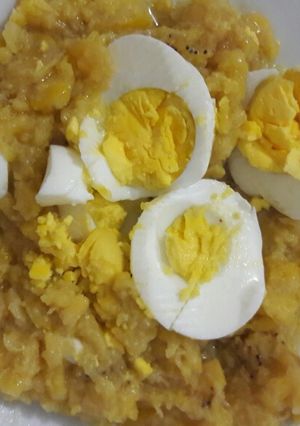 Una foto de Mangu con huevo