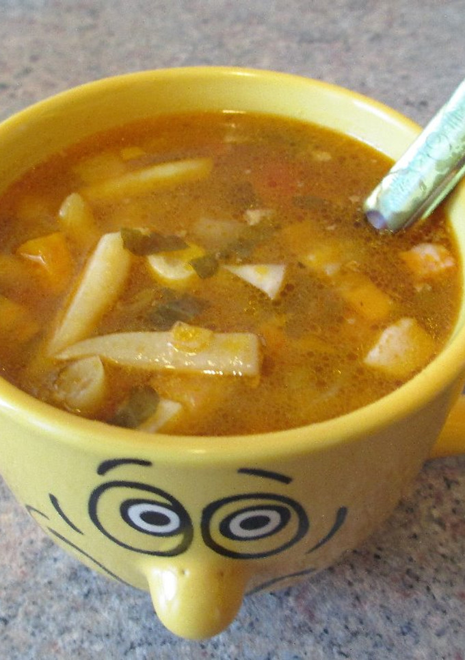 Una foto de Sopa con judías amarillas, bacon y arroz al aroma de lovage
