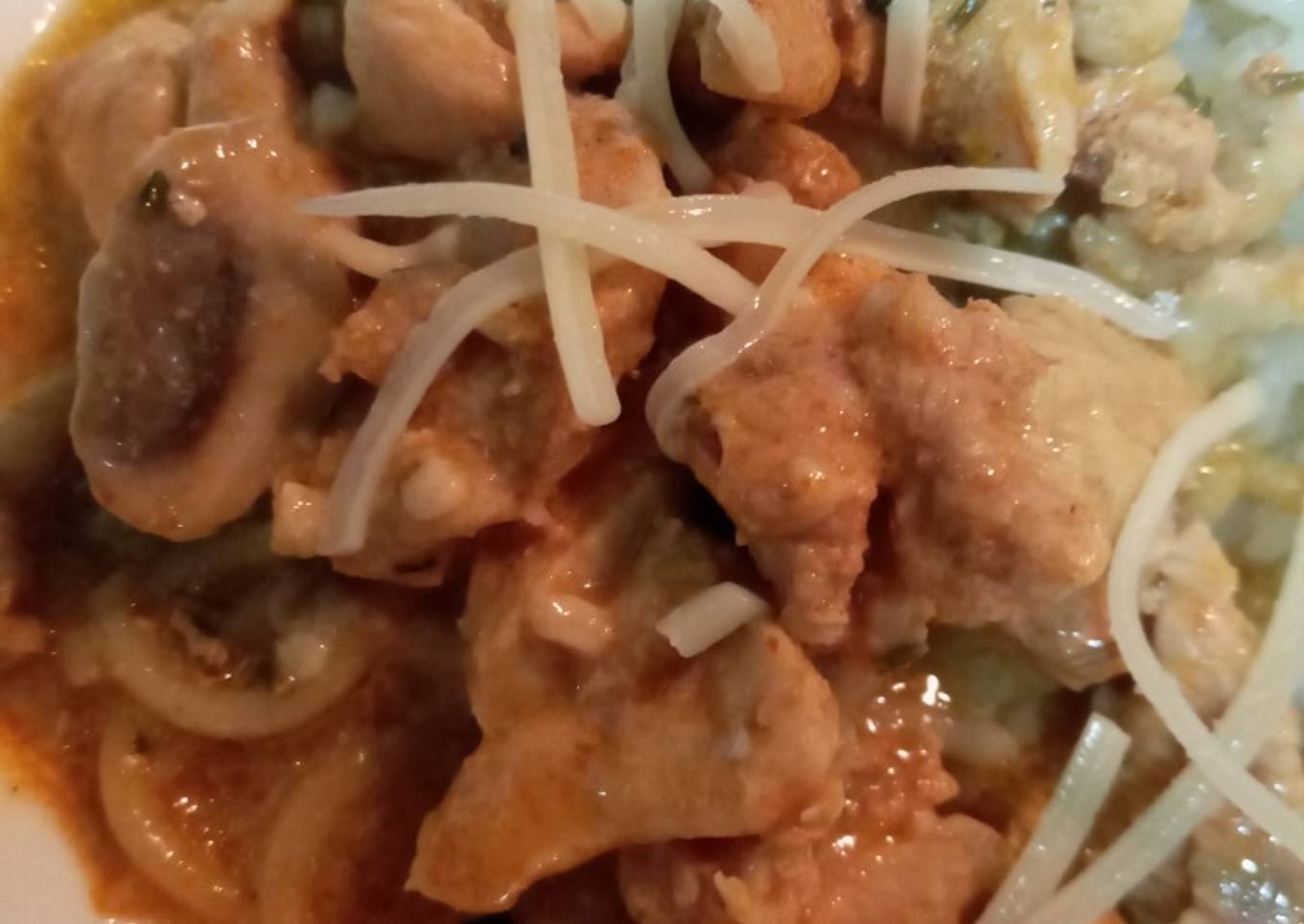 Pollo con champiñones