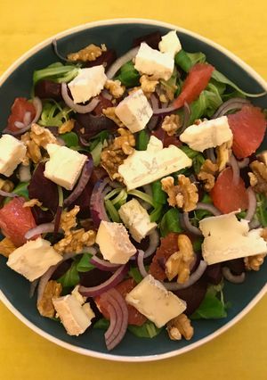 Une photo de Salade Betterave, Pamplemousse & Gorgonzola