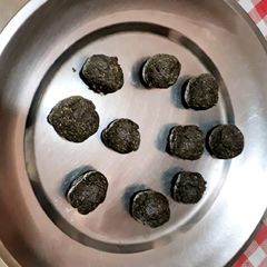 A picture of Healthy Dates and sesame seeds oats ladoo.