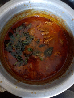சுவையான நாட்டுக்கோழி குழம்பு (Naattukozhi kulambu recipe in tamil) செய்முறை முக்கிய புகைப்படம்