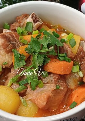 Hình của món Sườn non nấu lagu.