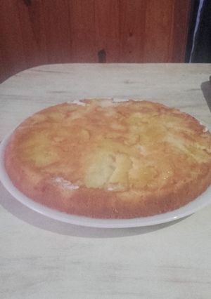 Una foto de Torta de manzana muy fácil y económica 😙