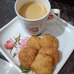 A picture of Semolina khasta/Mathri.