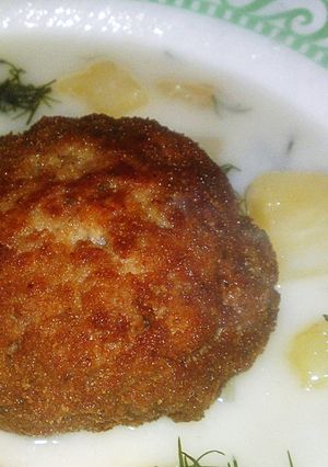 Kapros tejszínes burgonyafőzelék fasírttal recept fotója
