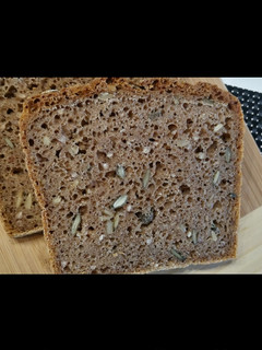 Rozskovászos teljes kiőrlésű rozskenyér recept fotója
