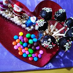 A picture of Chocolate Cake Pops.