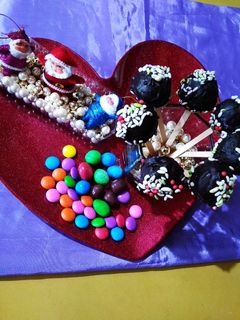 A picture of Chocolate Cake Pops.