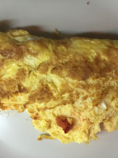Una foto de Omelette con tomate y queso