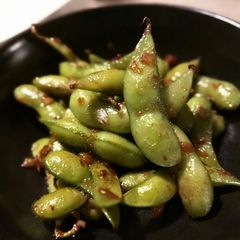 A picture of Edamame (Green Soy Beans).