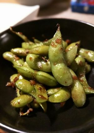 A picture of Edamame (Green Soy Beans).