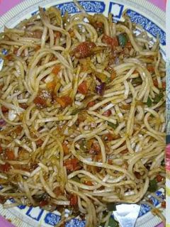 चाऊमीन (chowmein recipe in hindi) रेसिपी मुख्य फोटो