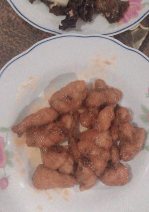 A picture of Sweet and sour chicken (“tang chu” chicken).