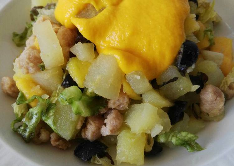 Ensalada de patata, mango, soja, lechuga y mayonesa de zanahoria