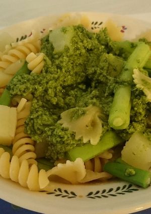 Foto de Macarrão ao pesto com vagens e batatas