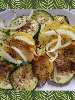 Una foto de Patatas y calabacín al horno