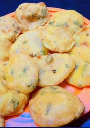 ક્રિસ્પી આલુ પકોડા (Crispy Aloo Pakora Recipe In Gujarati) રેસીપી મુખ્ય ફોટો