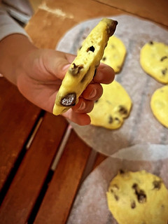 Una foto de Galletas de mantequilla en 1 minuto al microondas | cookies en 1 min 🍪⏰