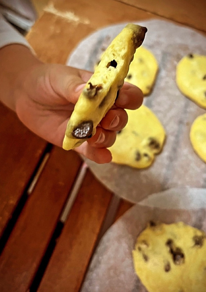 Una foto de Galletas de mantequilla en 1 minuto al microondas | cookies en 1 min 🍪⏰