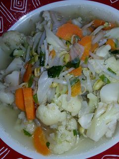 Foto resep sayur bening brokoli tauge n' wortel bahagia😁