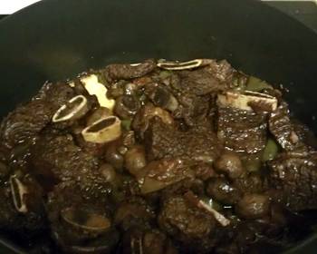 Popular Cuisine Short ribs curry with mushrooms  green bell peppers Delicious Nutritious