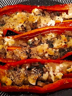 Una foto de Pimientos italianos rellenos de champiñones y queso feta