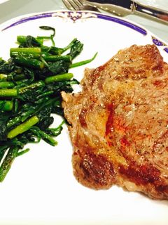 Hình của món Thịt bò steak đảm bảo được vợ khen.