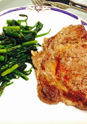 Hình của món Thịt bò steak đảm bảo được vợ khen.