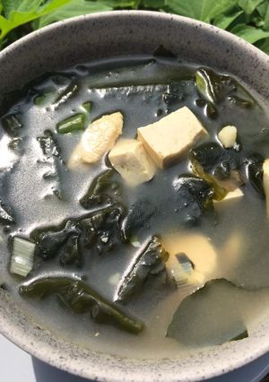 Foto resep MiyeokGuk (Sup Rumput Laut ala Korea)