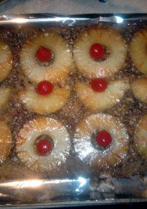 A picture of pineapple upside-down cake.