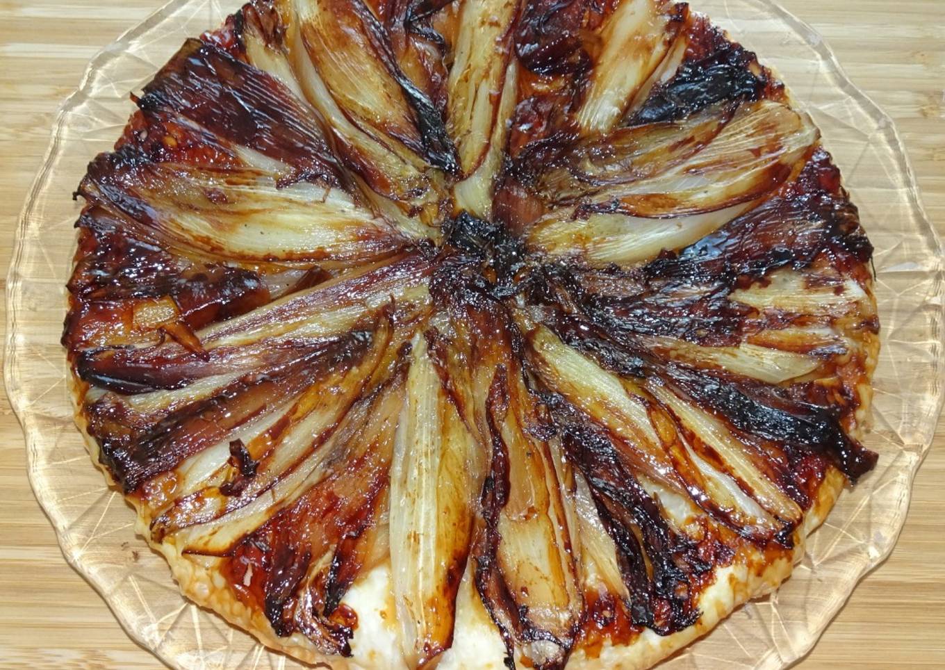 Tarte tatin d'endives et d'échalotes (vegan) (#1recette1arbre #onerecipeonetree #entreeschics)